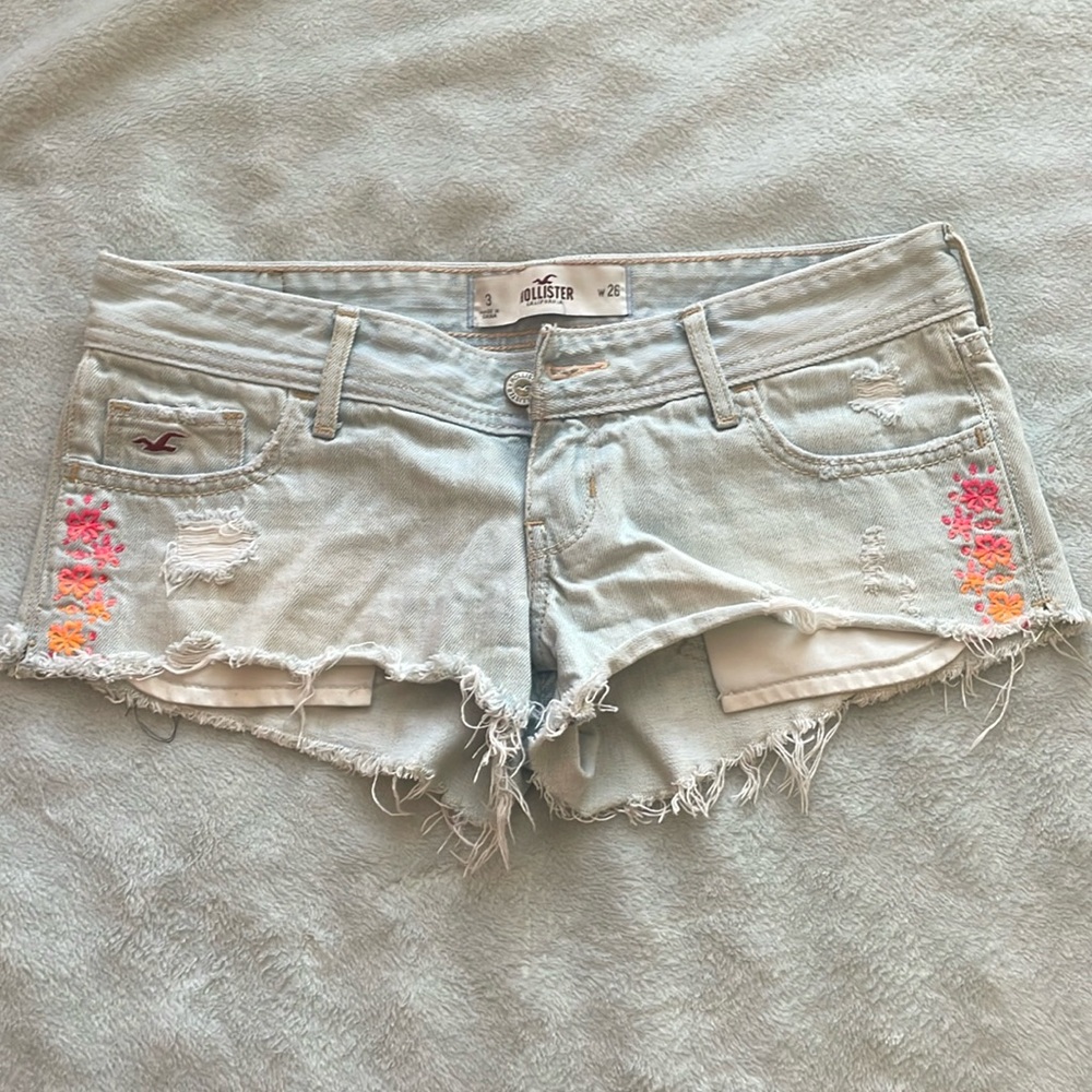 Low rise holster embroidered Jean shorts